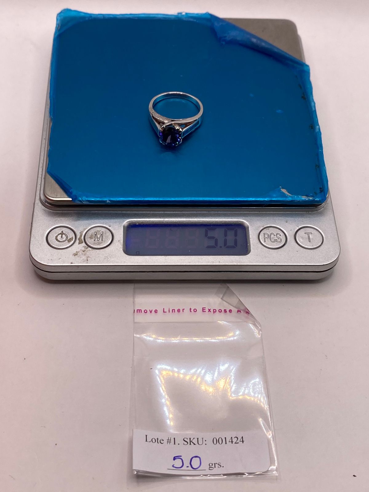 Anillo Solitario de Plata Ley 950 con Ópalo de Fuego y Zirconia Azul