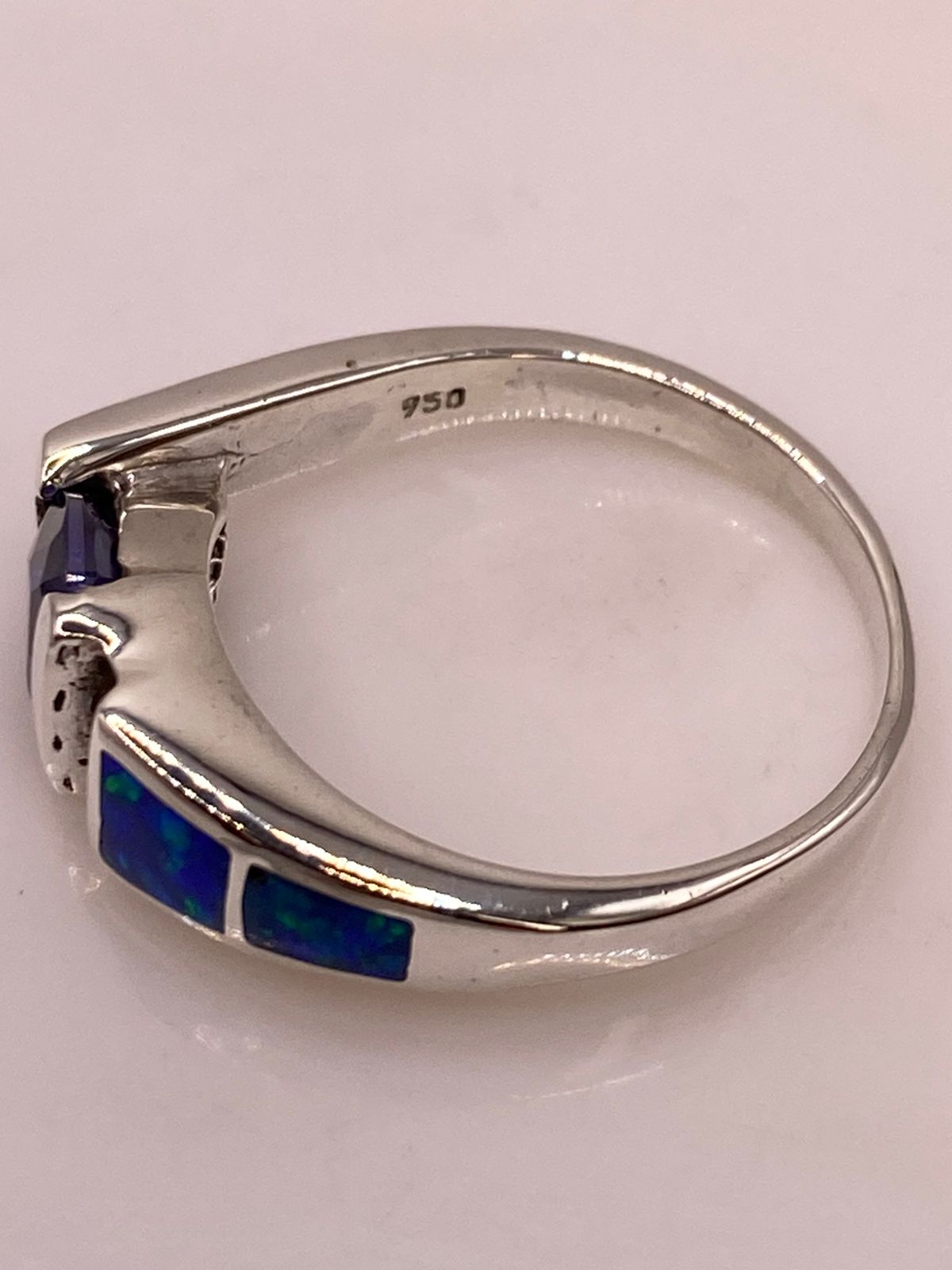 Anillo Solitario de Plata Ley 950 con Ópalo de Fuego y Zirconia Morada