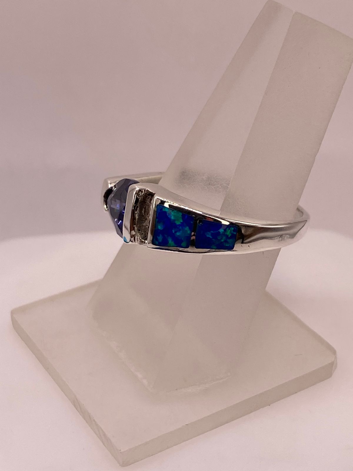 Anillo Solitario de Plata Ley 950 con Ópalo de Fuego y Zirconia Morada