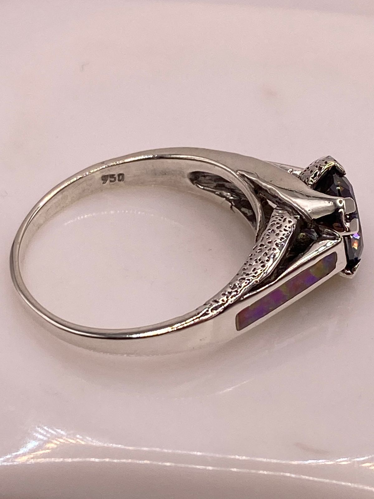 Anillo Solitario de Plata Ley 950 con Ópalo de Fuego y Zirconia Multicolor