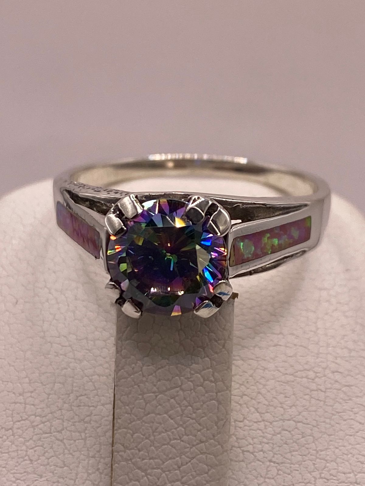 Anillo Solitario de Plata Ley 950 con Ópalo de Fuego y Zirconia Multicolor