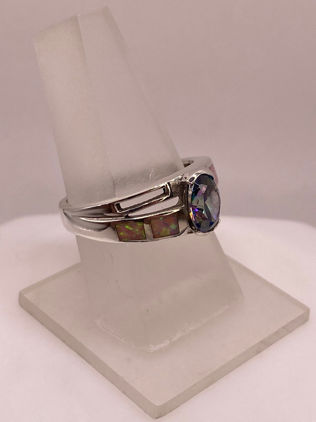 Anillo Solitario de Plata Ley 950 con Ópalo de Fuego y Zirconia Multicolor