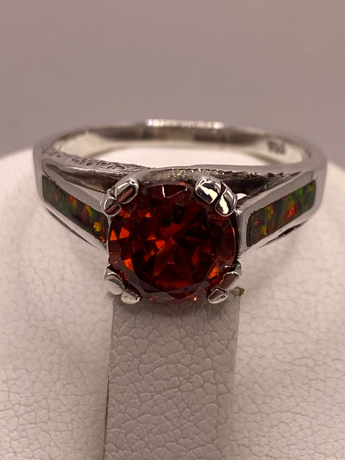 🧡 Anillo Solitario de Plata .950 con Zirconia Naranja y Ópalo de Fuego