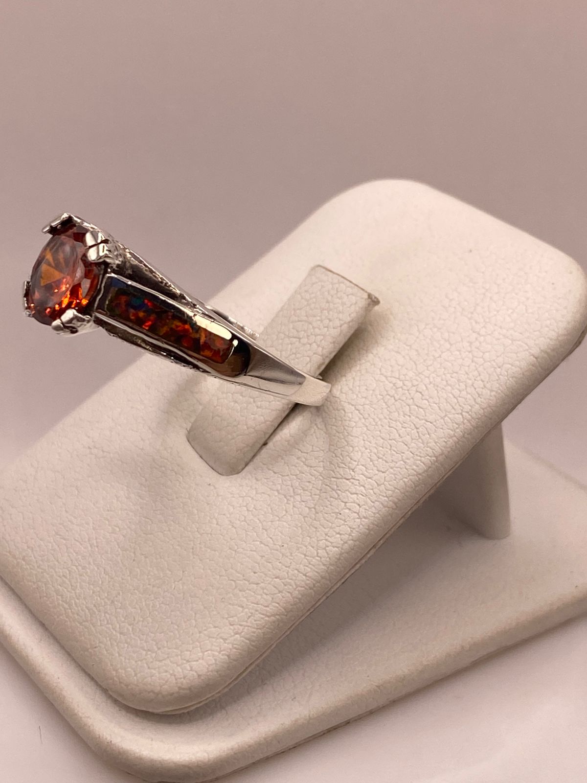 🧡 Anillo Solitario de Plata .950 con Zirconia Naranja y Ópalo de Fuego