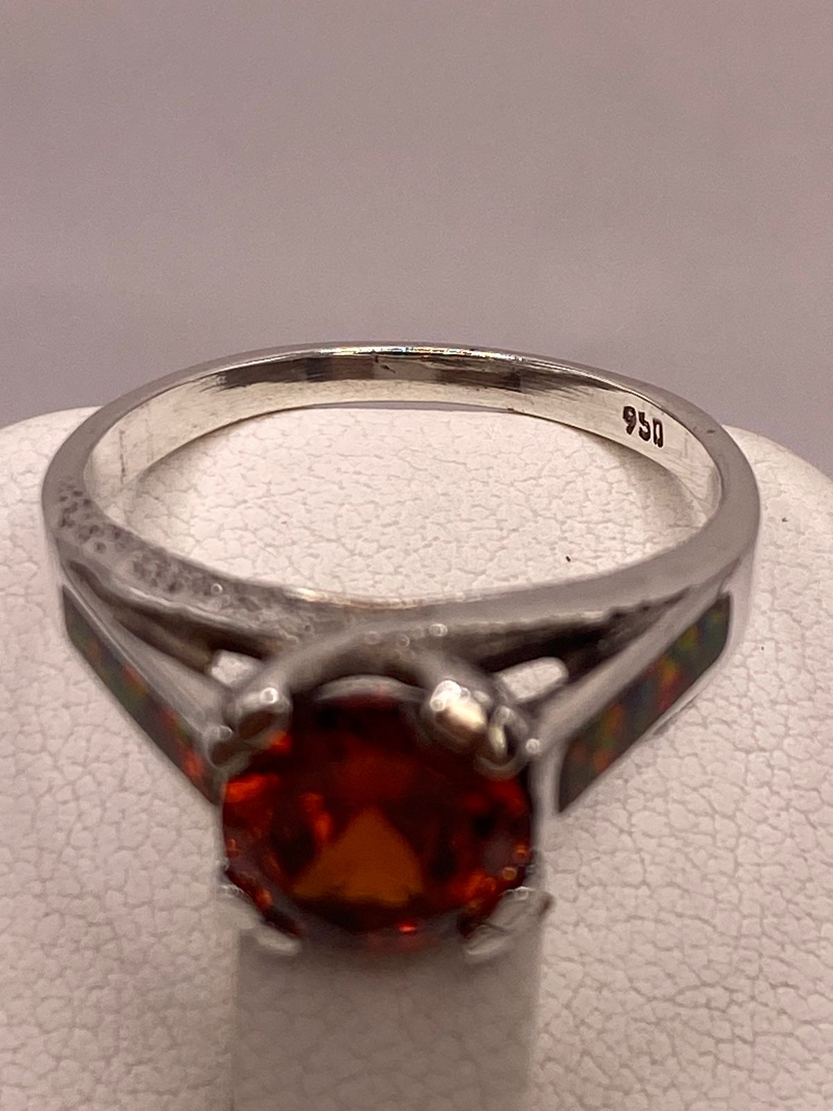 🧡 Anillo Solitario de Plata .950 con Zirconia Naranja y Ópalo de Fuego