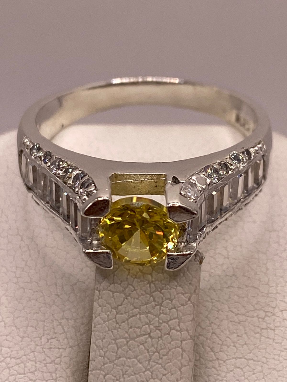 Anillo Solitario de Zirconia Amarilla Plata Ley 925