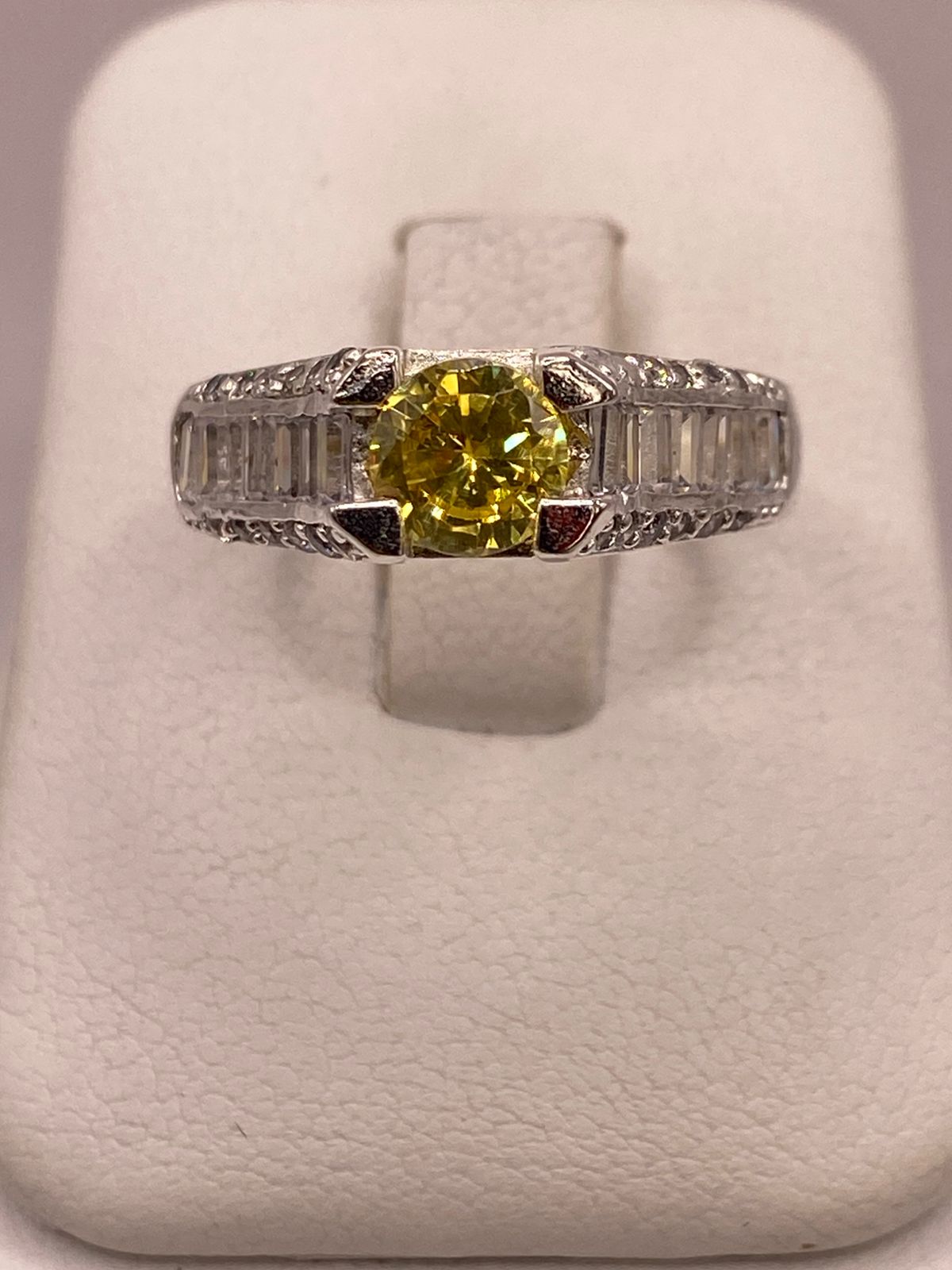 Anillo Solitario de Zirconia Amarilla Plata Ley 925