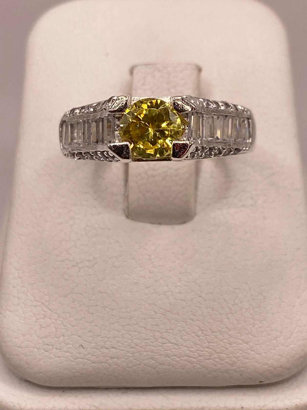 Anillo Solitario de Zirconia Amarilla Plata Ley 925