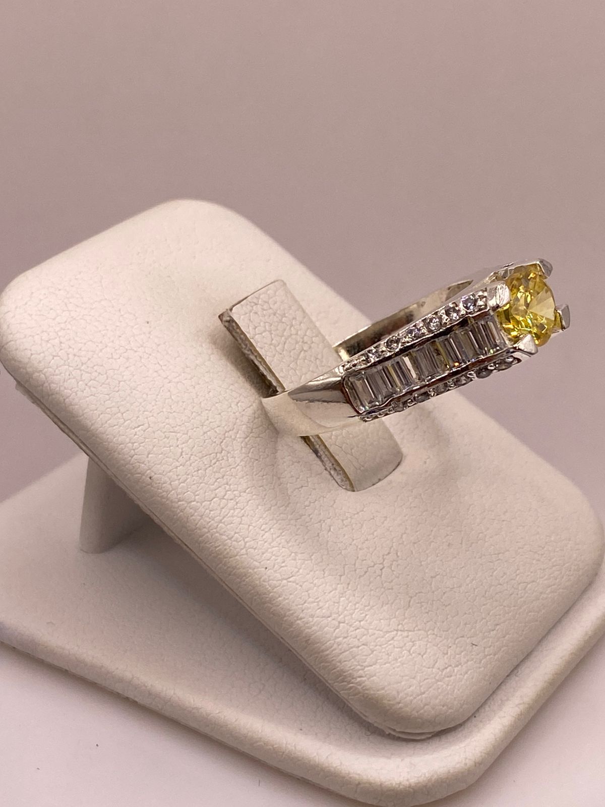 Anillo Solitario de Zirconia Amarilla Plata Ley 925