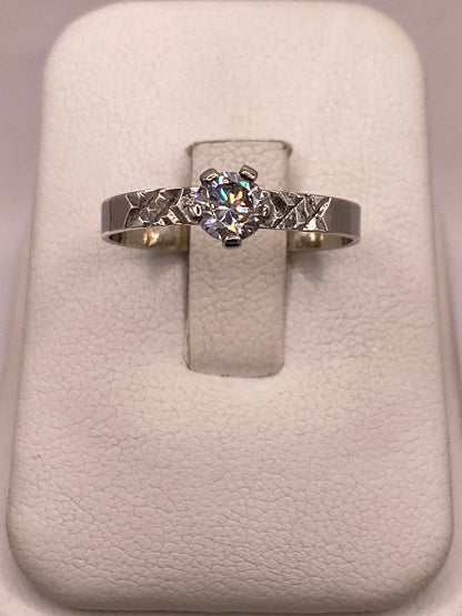 Anillo Solitario de Zirconia Blanca en Plata Ley 925 — detalle de acabado