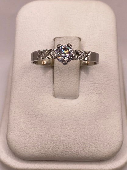 Anillo Solitario de Zirconia Blanca en Plata Ley 925, vista frontal