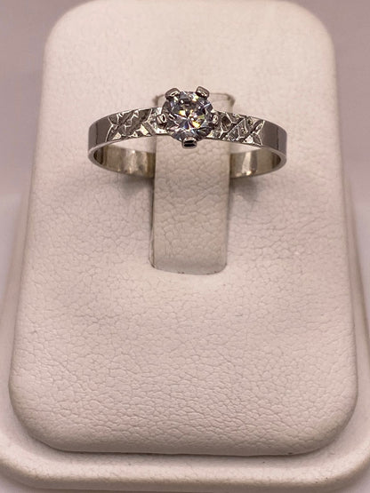 Anillo Solitario de Zirconia Blanca en Plata Ley 925, vista frontal