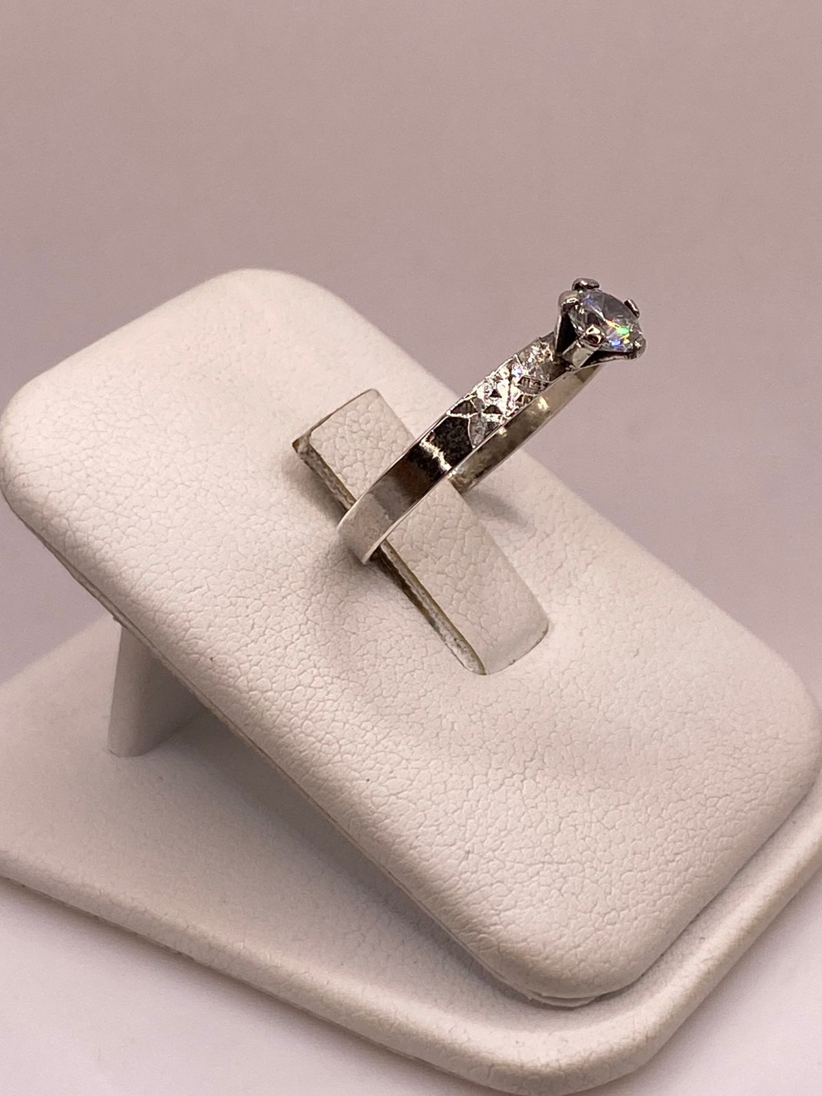 Anillo Solitario de Zirconia Blanca en Plata Ley 925