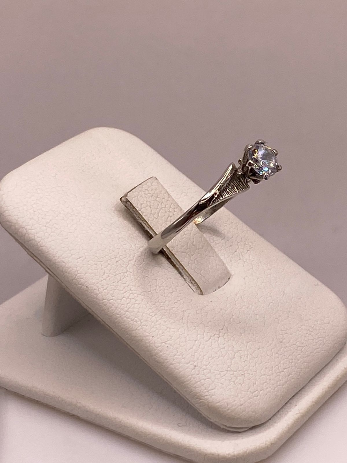 Anillo Solitario de Zirconia Blanca en Plata Ley 925