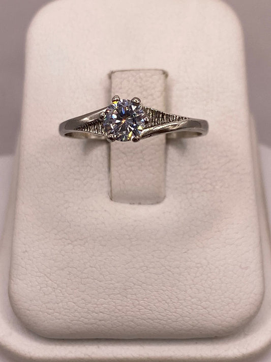 ANILLO SOLITARIO DE ZIRCONIA BLANCA EN PLATA LEY 925