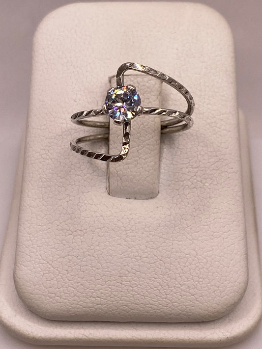 ANILLO SOLITARIO DE ZIRCONIA BLANCA EN PLATA LEY 925