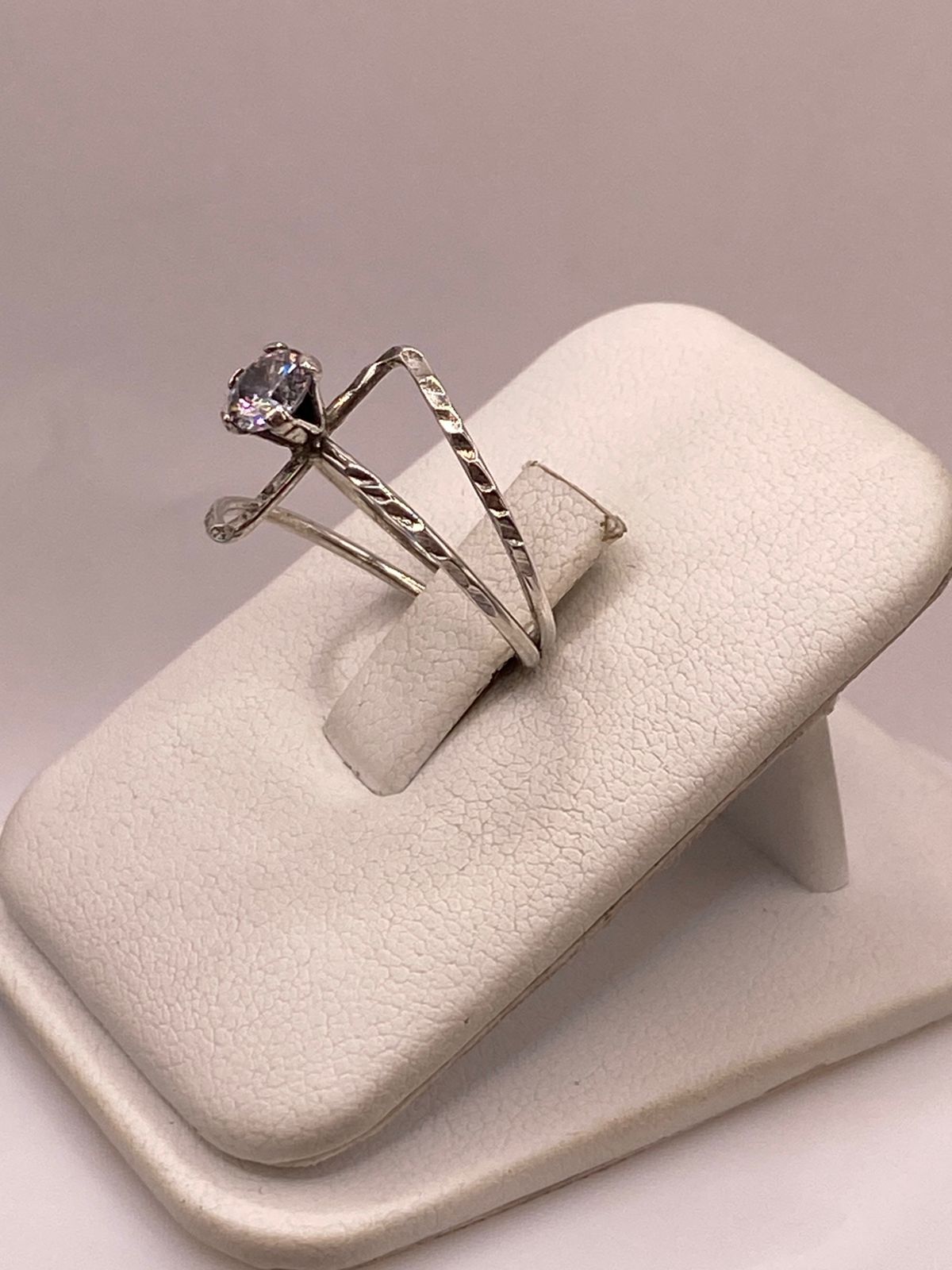 Anillo Solitario de Zirconia Blanca en Plata Ley 925