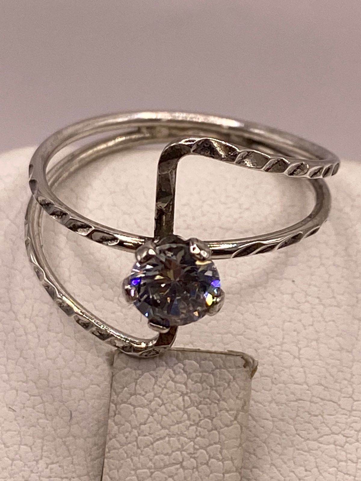 Anillo Solitario de Zirconia Blanca en Plata Ley 925