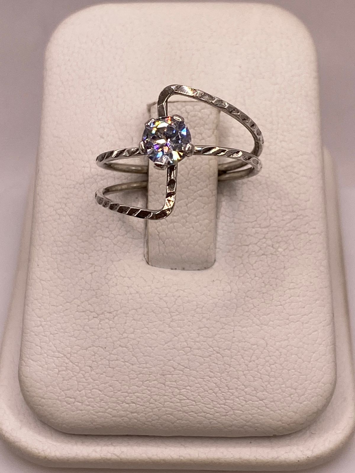 Anillo Solitario de Zirconia Blanca en Plata Ley 925