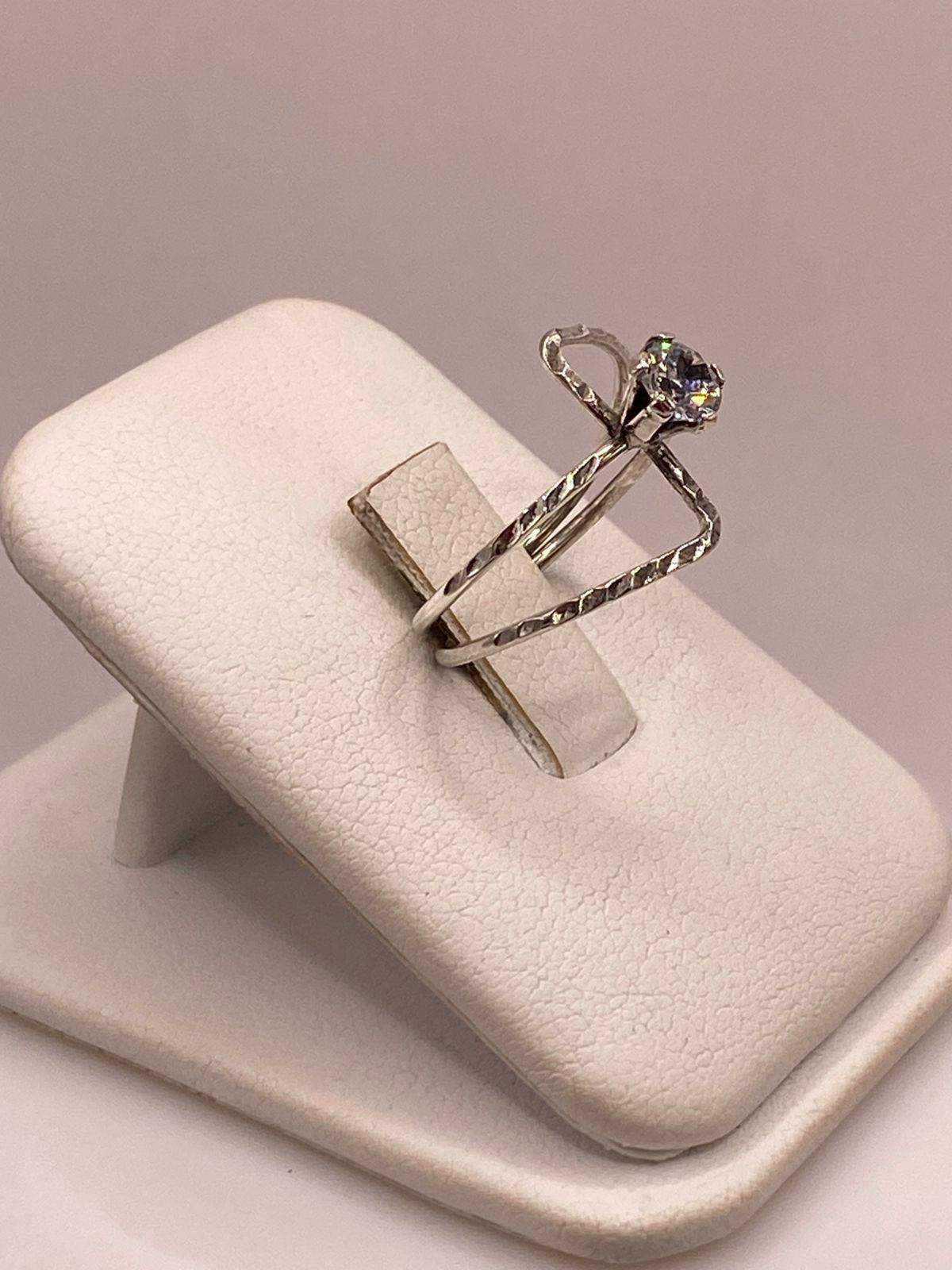 Anillo Solitario de Zirconia Blanca en Plata Ley 925