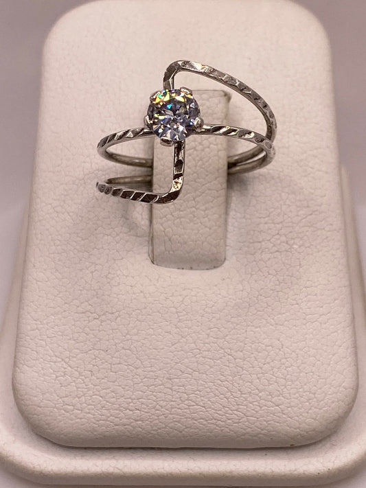 ANILLO SOLITARIO DE ZIRCONIA BLANCA EN PLATA LEY 925