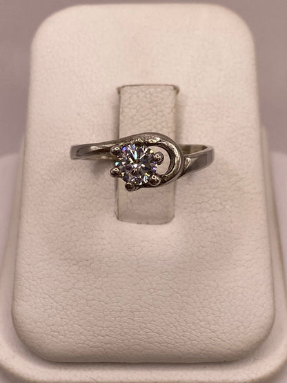 Anillo Solitario de Zirconia Blanca en Plata Ley 925, vista frontal