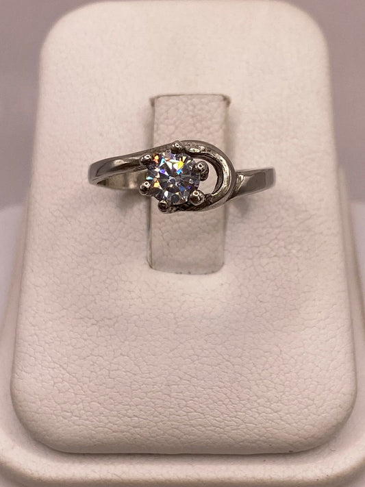 ANILLO SOLITARIO DE ZIRCONIA BLANCA EN PLATA LEY 925