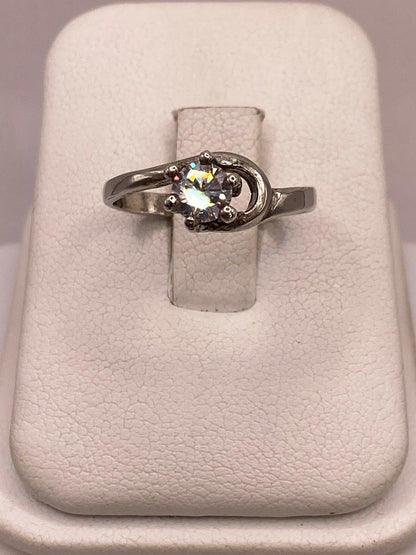 Anillo Solitario de Zirconia Blanca en Plata Ley 925, vista frontal
