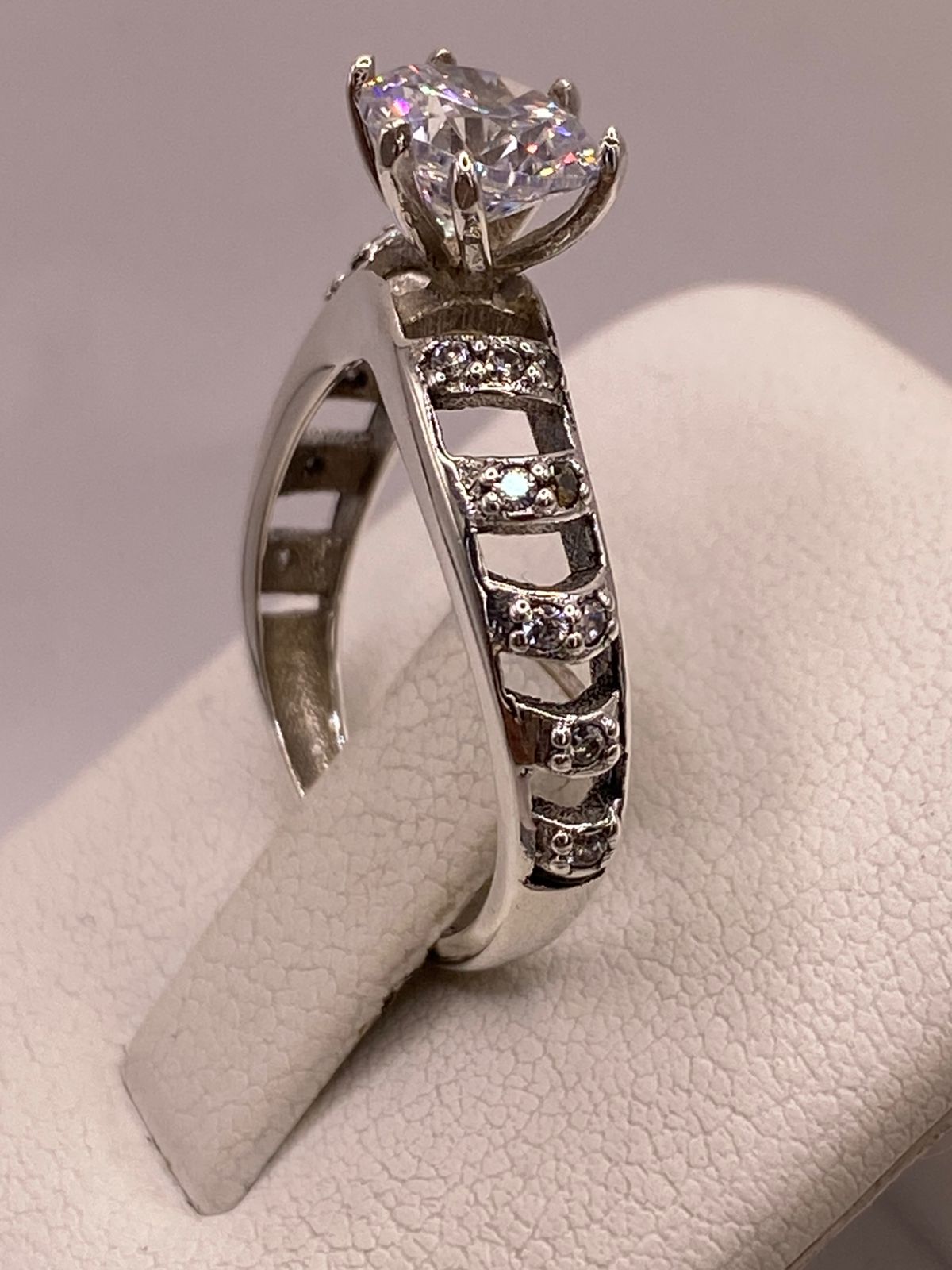 Anillo Solitario de Zirconia Blanca en Plata Ley 925