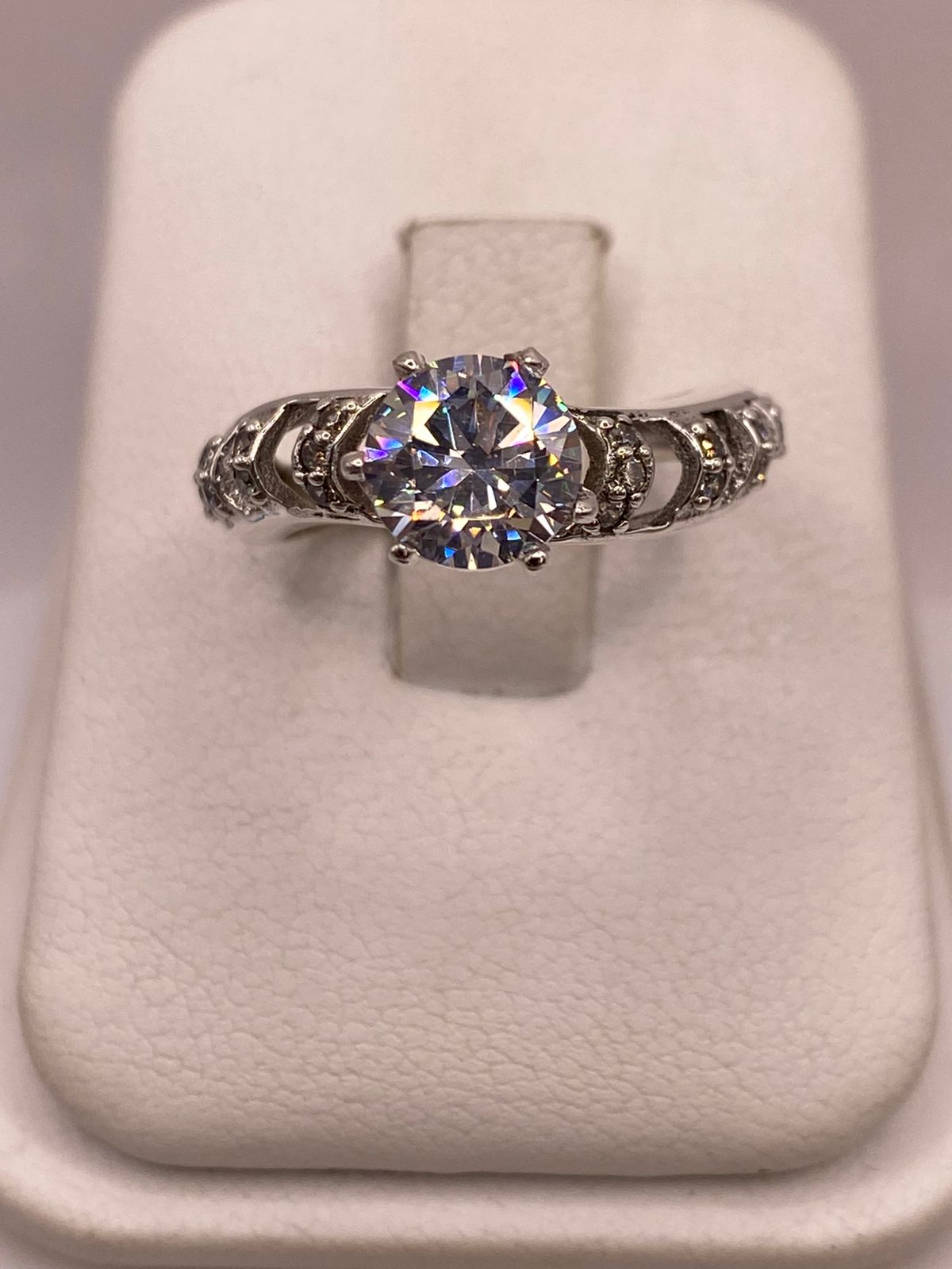 Anillo Solitario de Zirconia Blanca en Plata Ley 925
