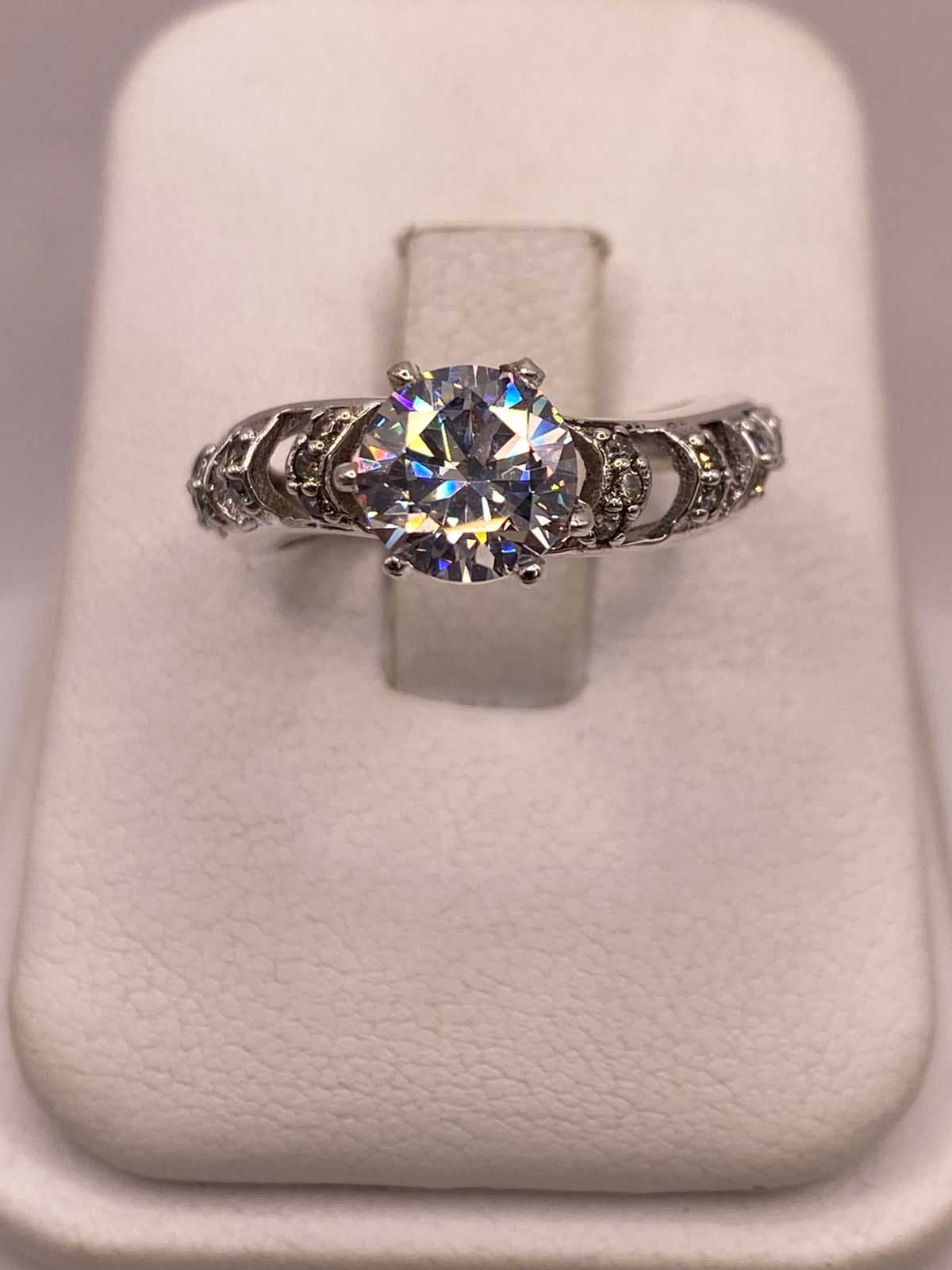 Anillo Solitario de Zirconia Blanca en Plata Ley 925