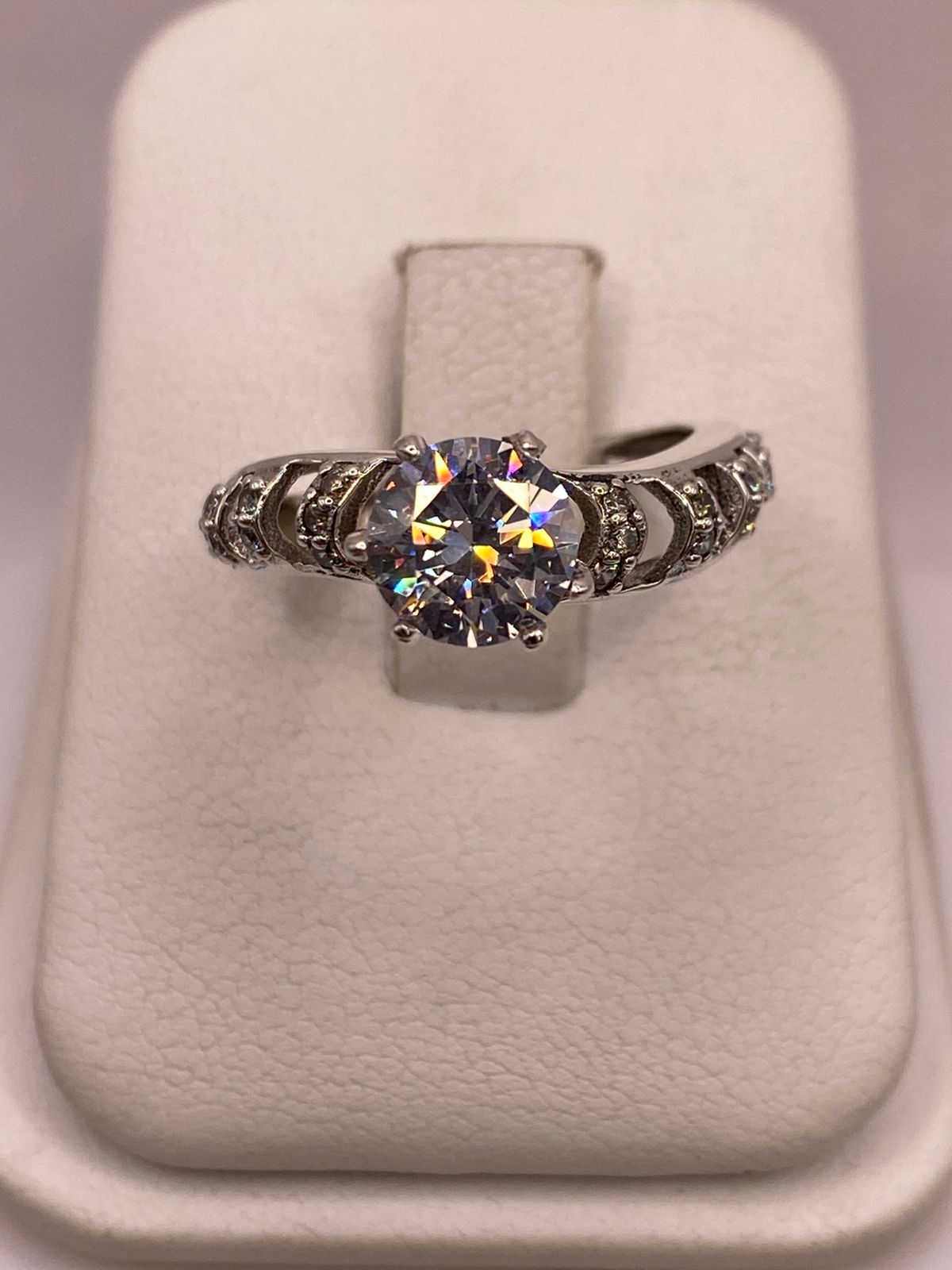 Anillo Solitario de Zirconia Blanca en Plata Ley 925