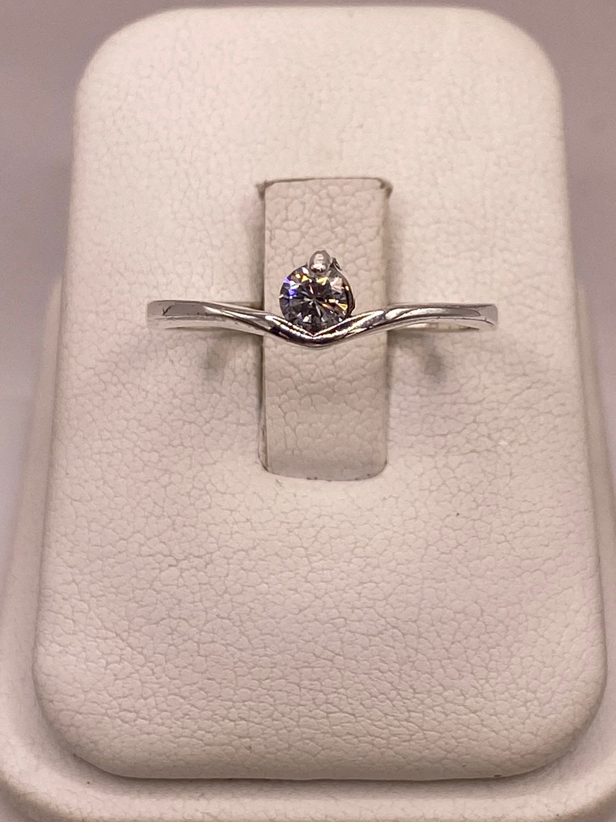 Anillo Solitario con Zirconia Blanca en Plata Ley 925
