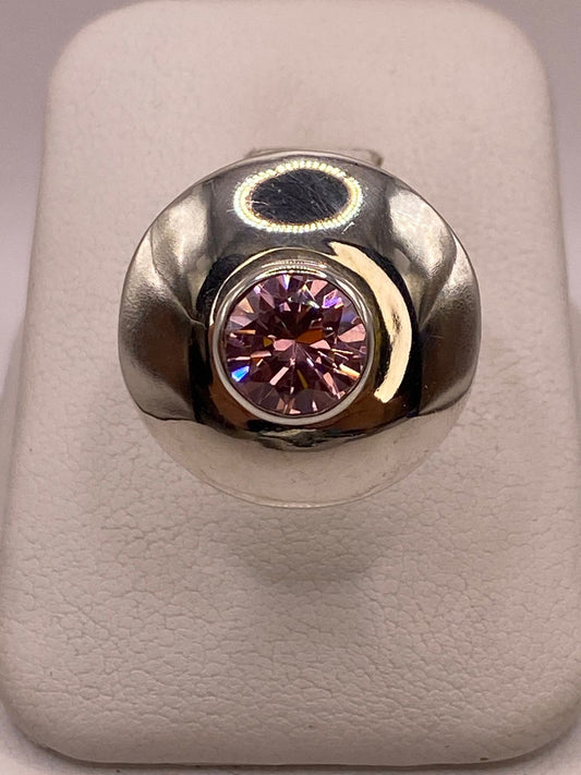Anillo Tipo Domo de Plata 925 con Zirconia Rosa, vista frontal