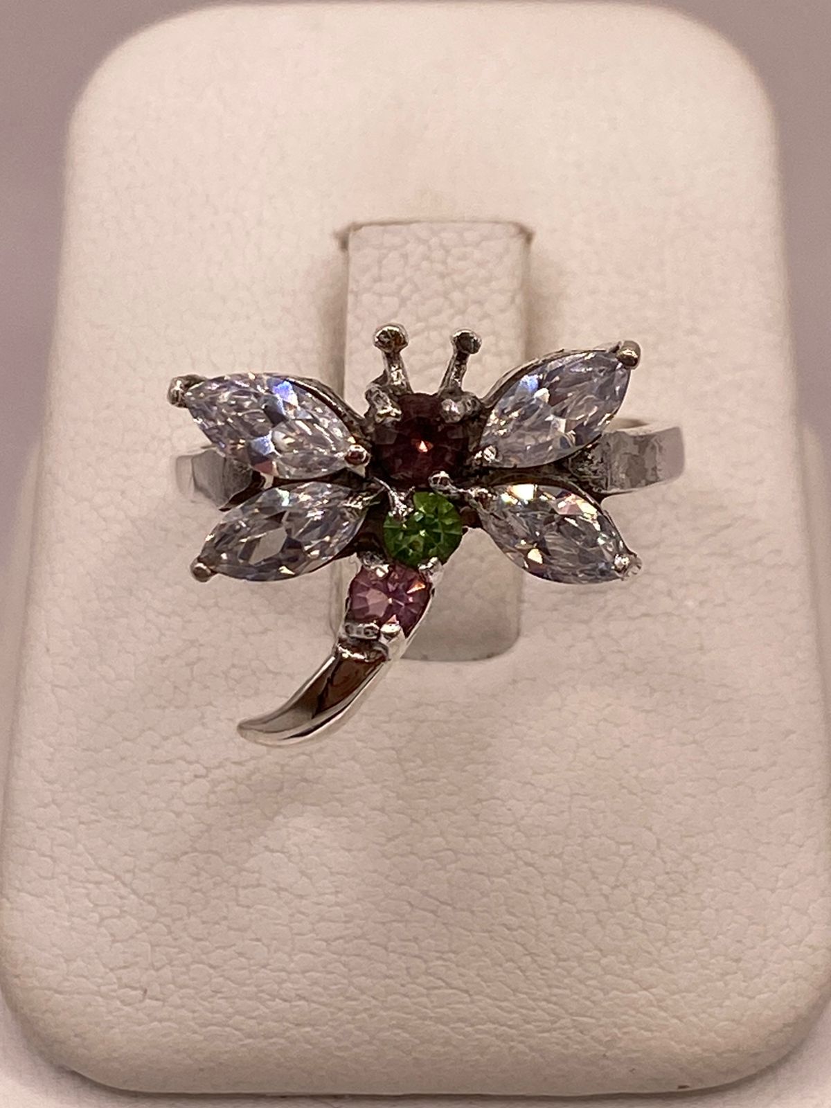 Anillo Tipo Libélula con Zirconias Multicolor en Plata Ley 925, vista de detalle