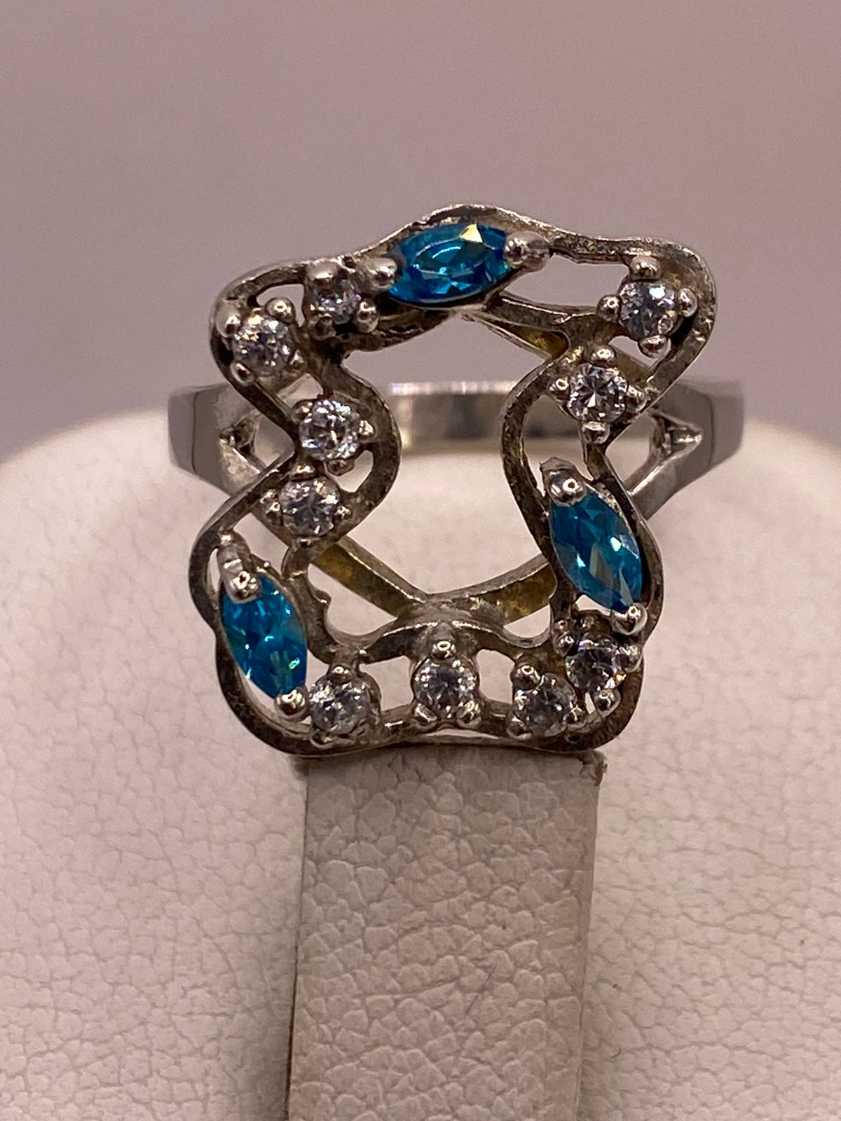 Anillo Tipo Osito de Plata Ley 925 con Zirconias Azules