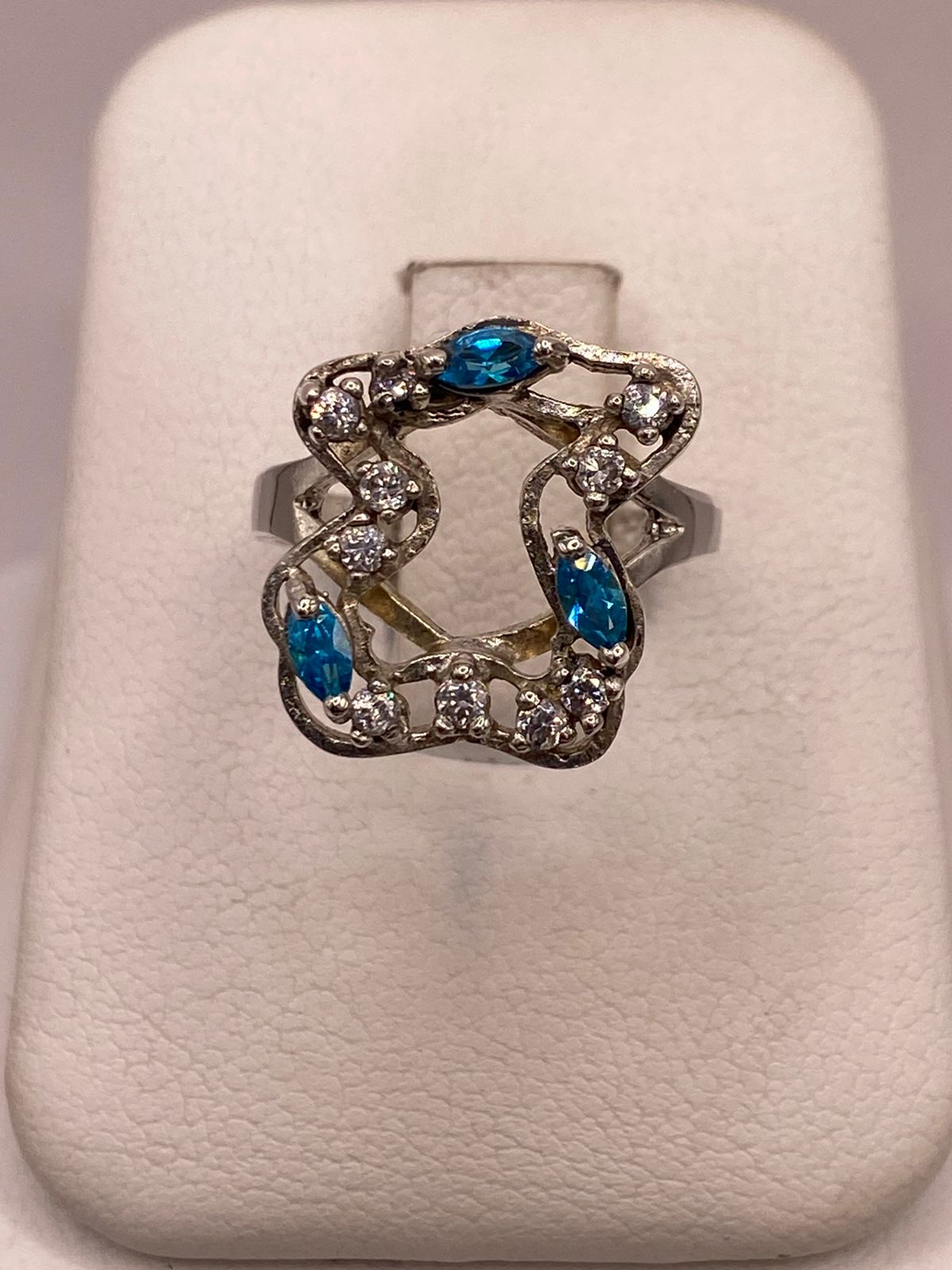 Anillo Tipo Osito de Plata Ley 925 con Zirconias Azules