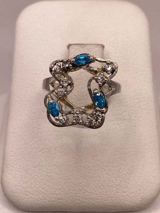 Anillo Tipo Osito de Plata Ley 925 con Zirconias Azules, vista frontal
