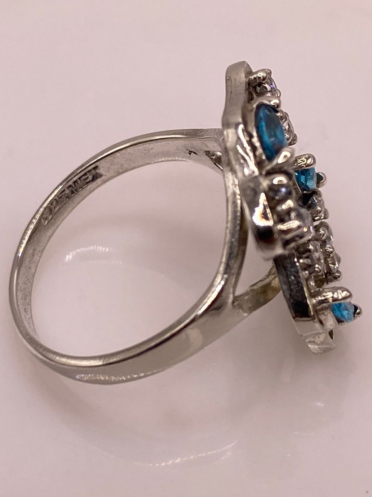 Anillo Tipo Osito de Plata Ley 925 con Zirconias Azules