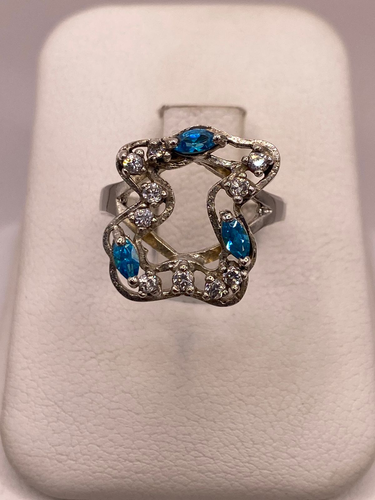Anillo Tipo Osito de Plata Ley 925 con Zirconias Azules
