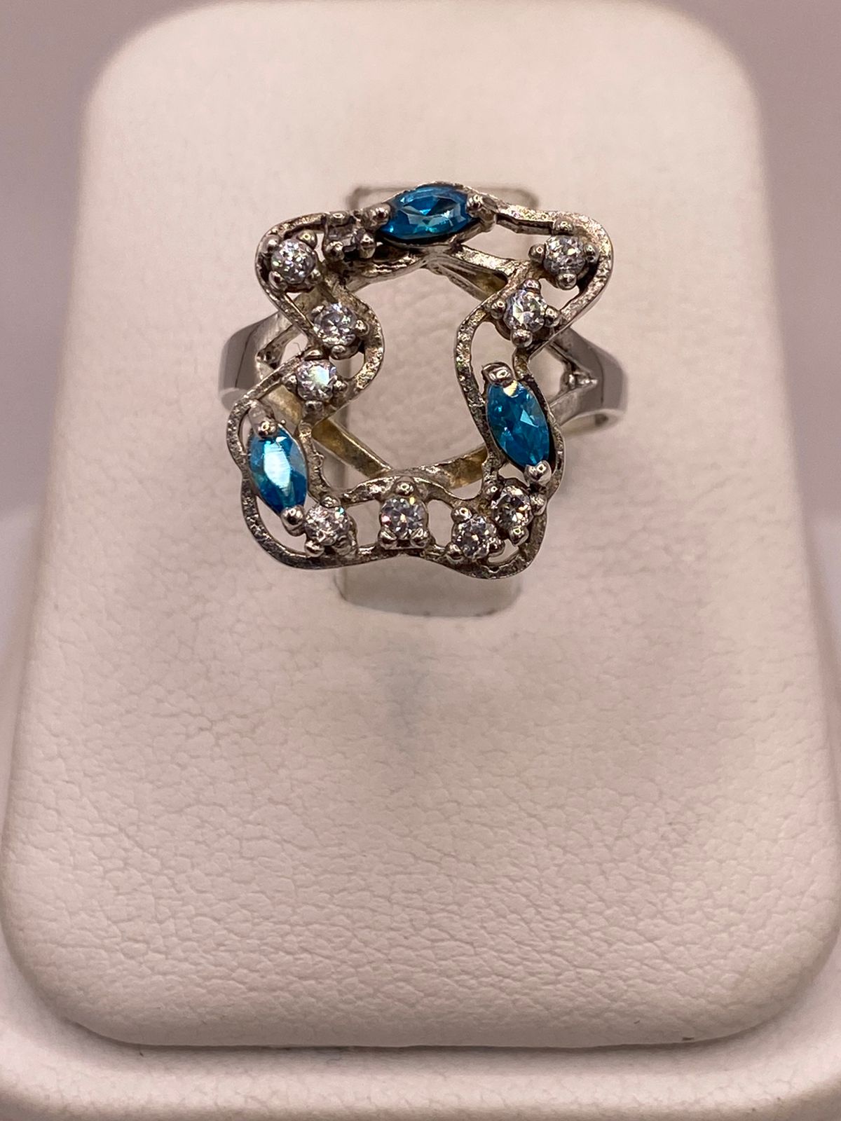 Anillo Tipo Osito de Plata Ley 925 con Zirconias Azules