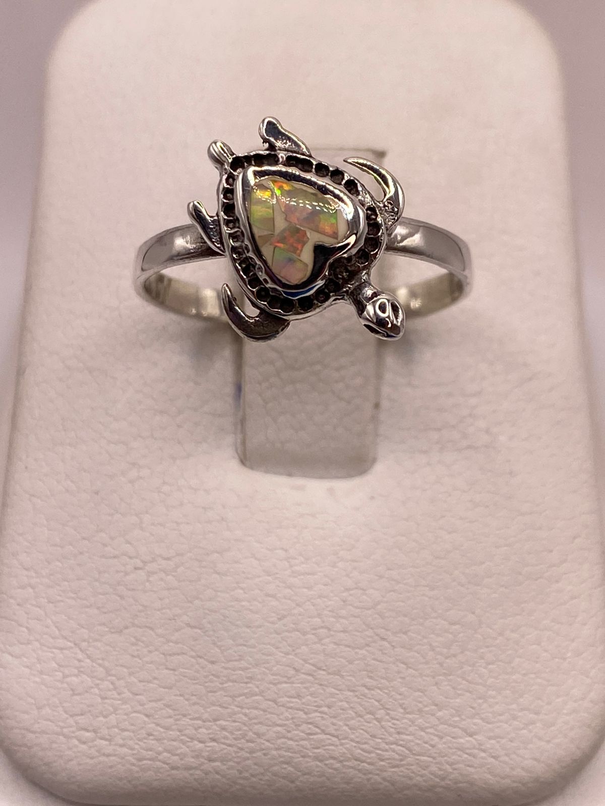 Anillo Tortuga Marina de Plata Ley 925 con Ópalo de Fuego Tornasol