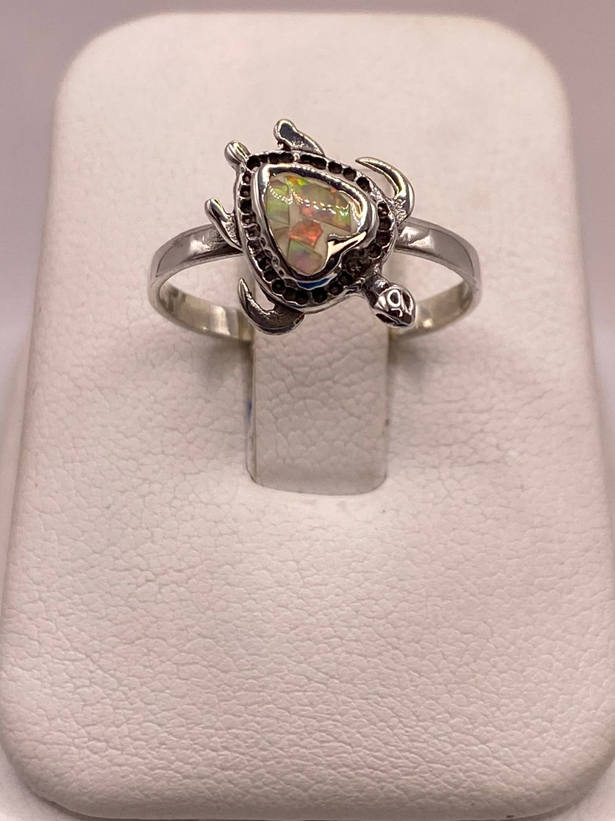 Anillo Tortuga Marina de Plata Ley 925 con Ópalo de Fuego Tornasol