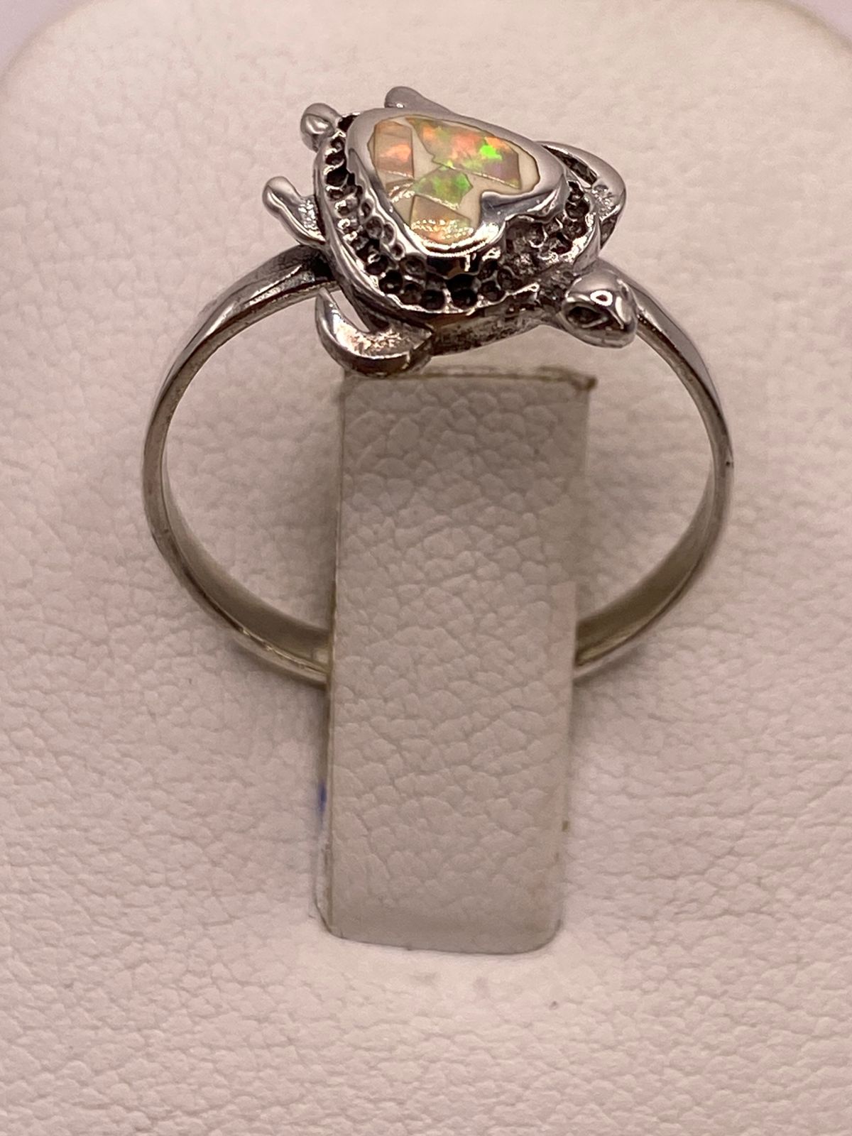 Anillo Tortuga Marina de Plata Ley 925 con Ópalo de Fuego Tornasol