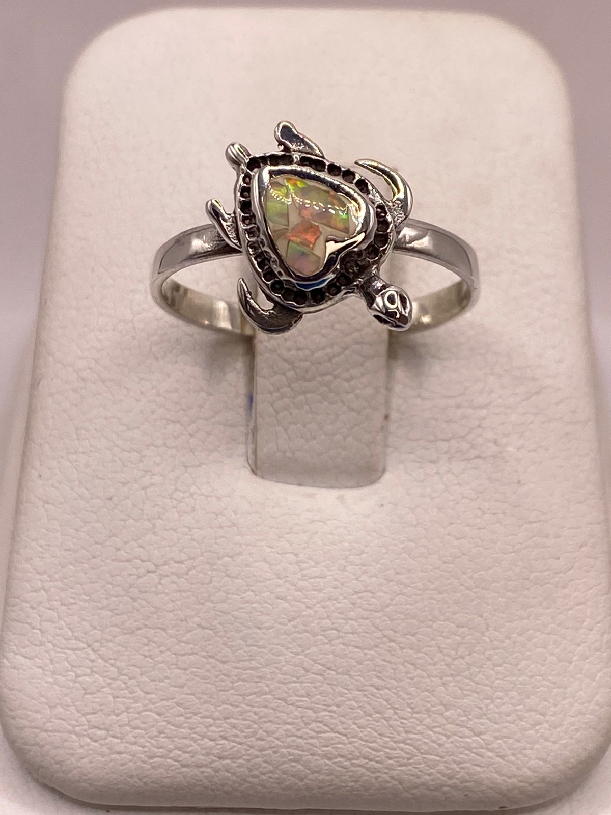 Anillo Tortuga Marina de Plata Ley 925 con Ópalo de Fuego Tornasol