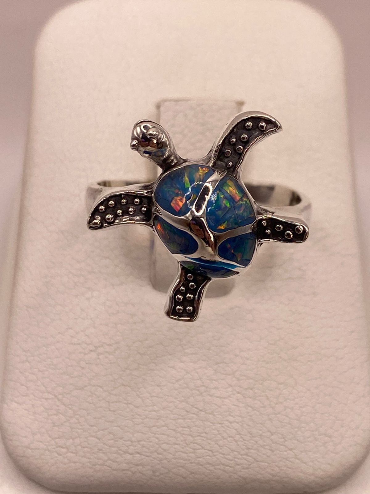 Anillo Tortuga Marina en Plata Ley 950 con Ópalo de Fuego🐢 — ángulo diagonal