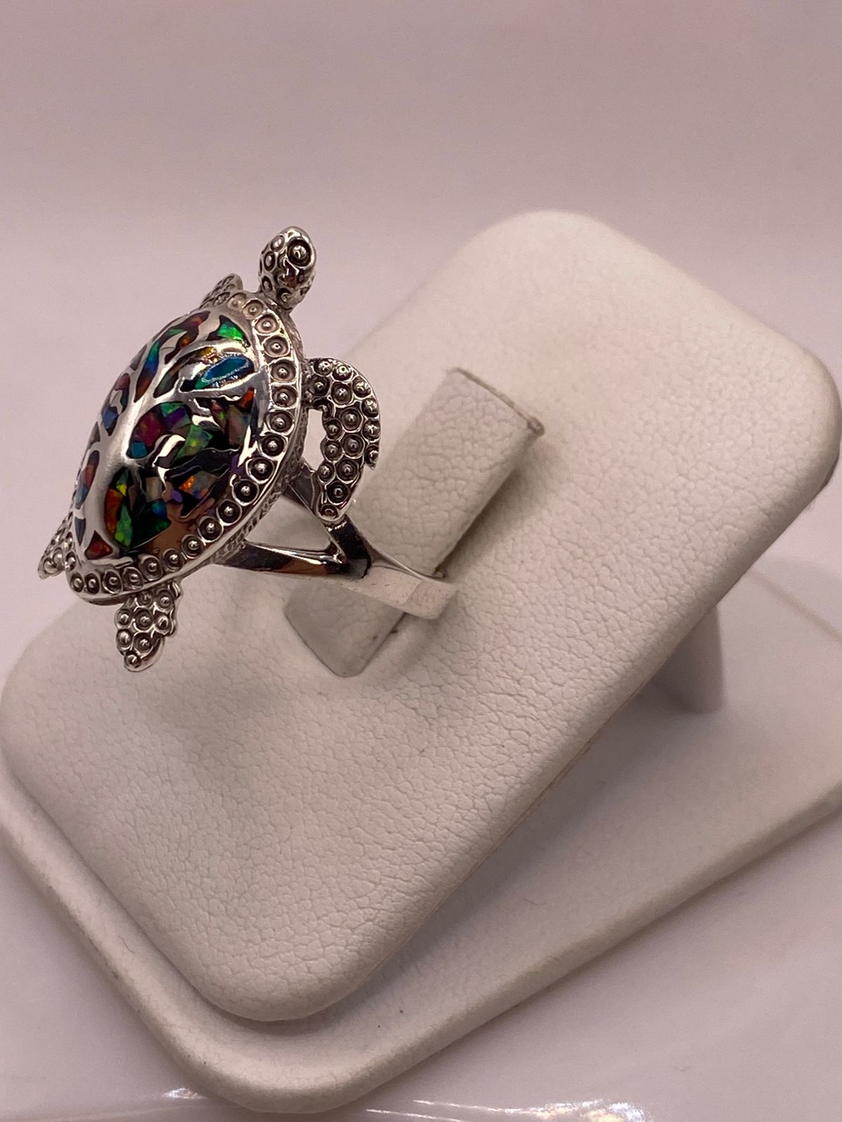 ANILLO TORTUGA DE PLATA LEY 950 CON DE FUEGO  ÓPALO MULTICOLOR