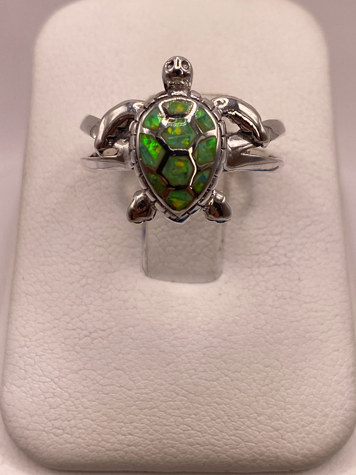 Anillo de Tortuga en Plata Ley 950 con Ópalo Verde