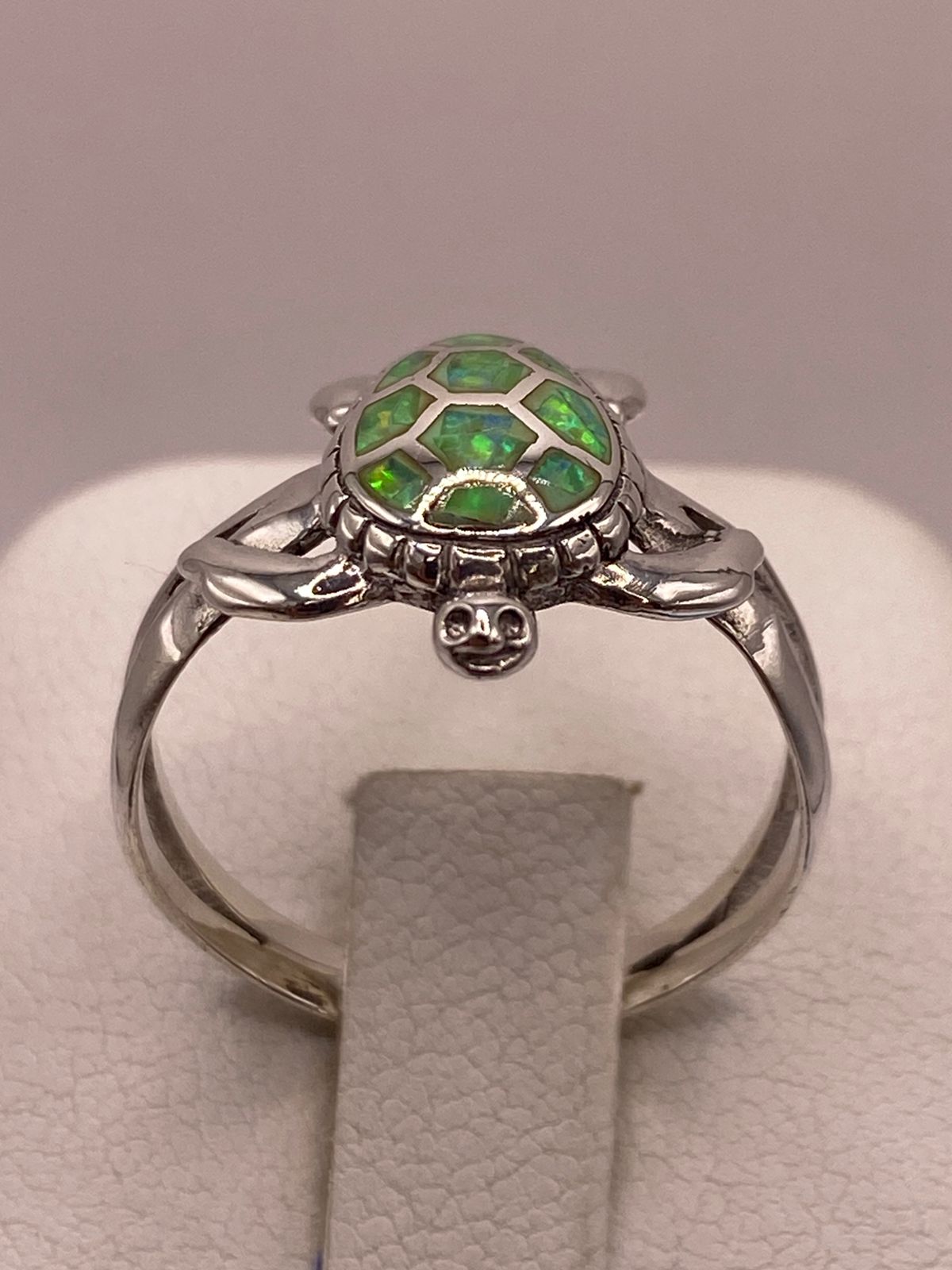 Anillo de Tortuga en Plata Ley 950 con Ópalo Verde