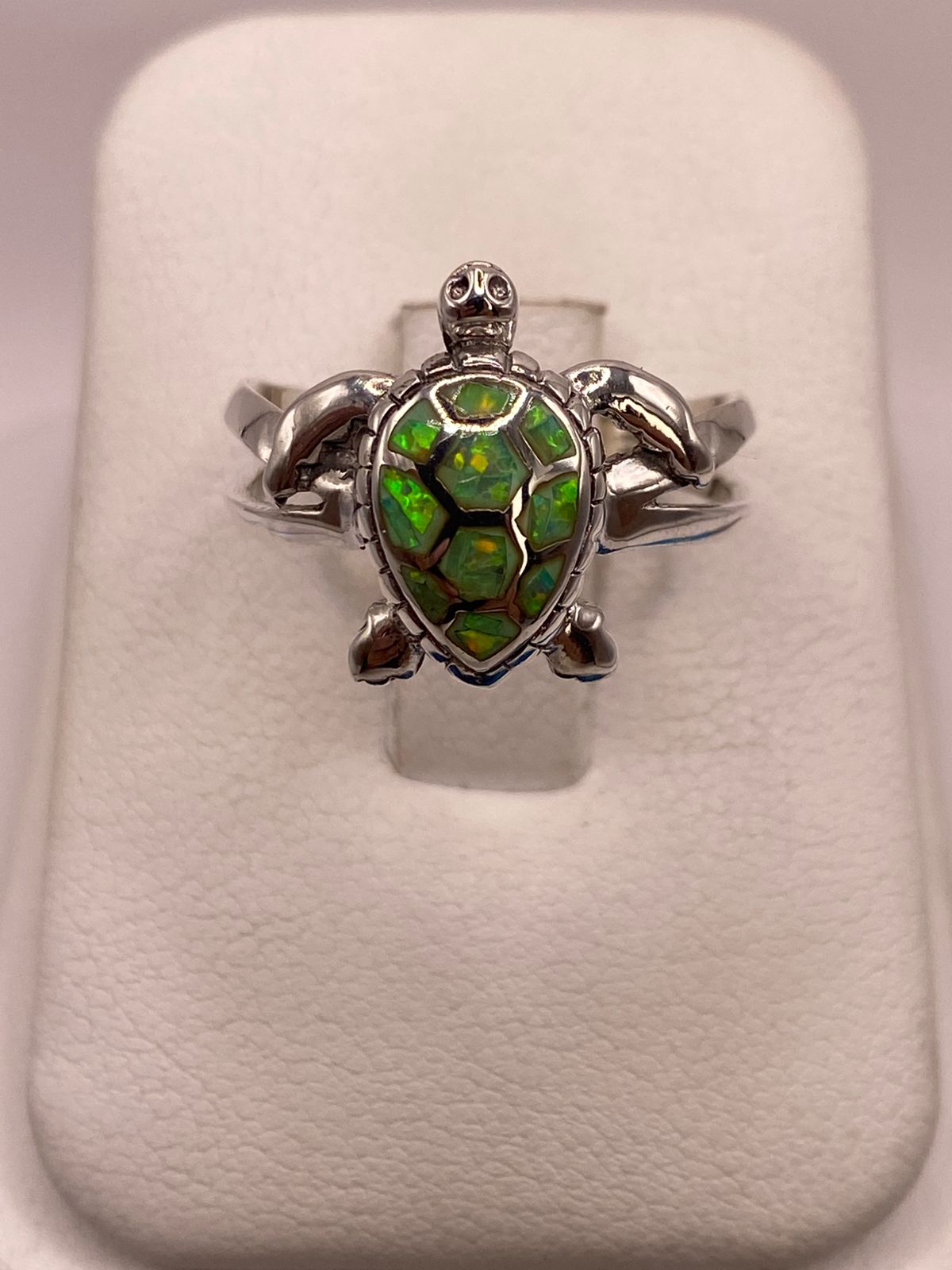 Anillo de Tortuga en Plata Ley 950 con Ópalo Verde